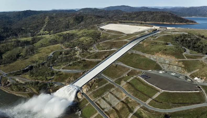 The Oroville Dam’s spillways | floods, dams, climate change, water, California